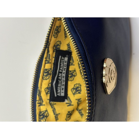 Milwaukee‎ Brewers MLB Baseball Wristlet Zip Purse Navy With Yellow Logo Lining - Picture 5 of 5